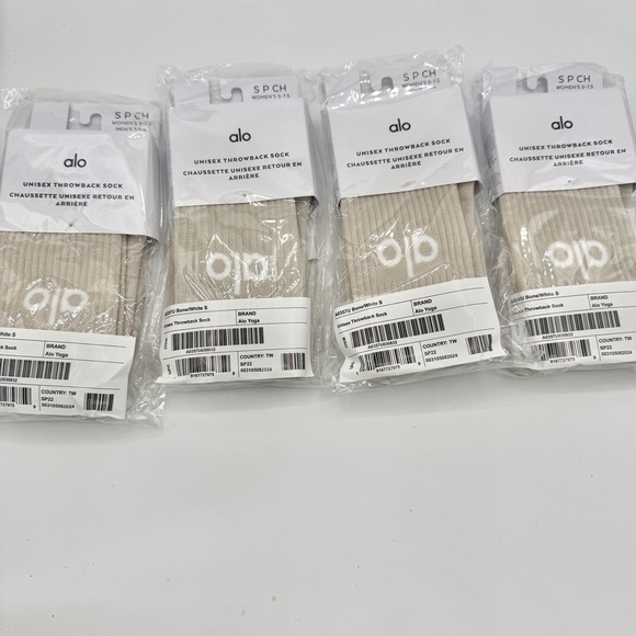 NWT Alo Yoga BUNDLE 4x Unisex Throwback Socks Bone White 4 Pairs 8 Socks Total
